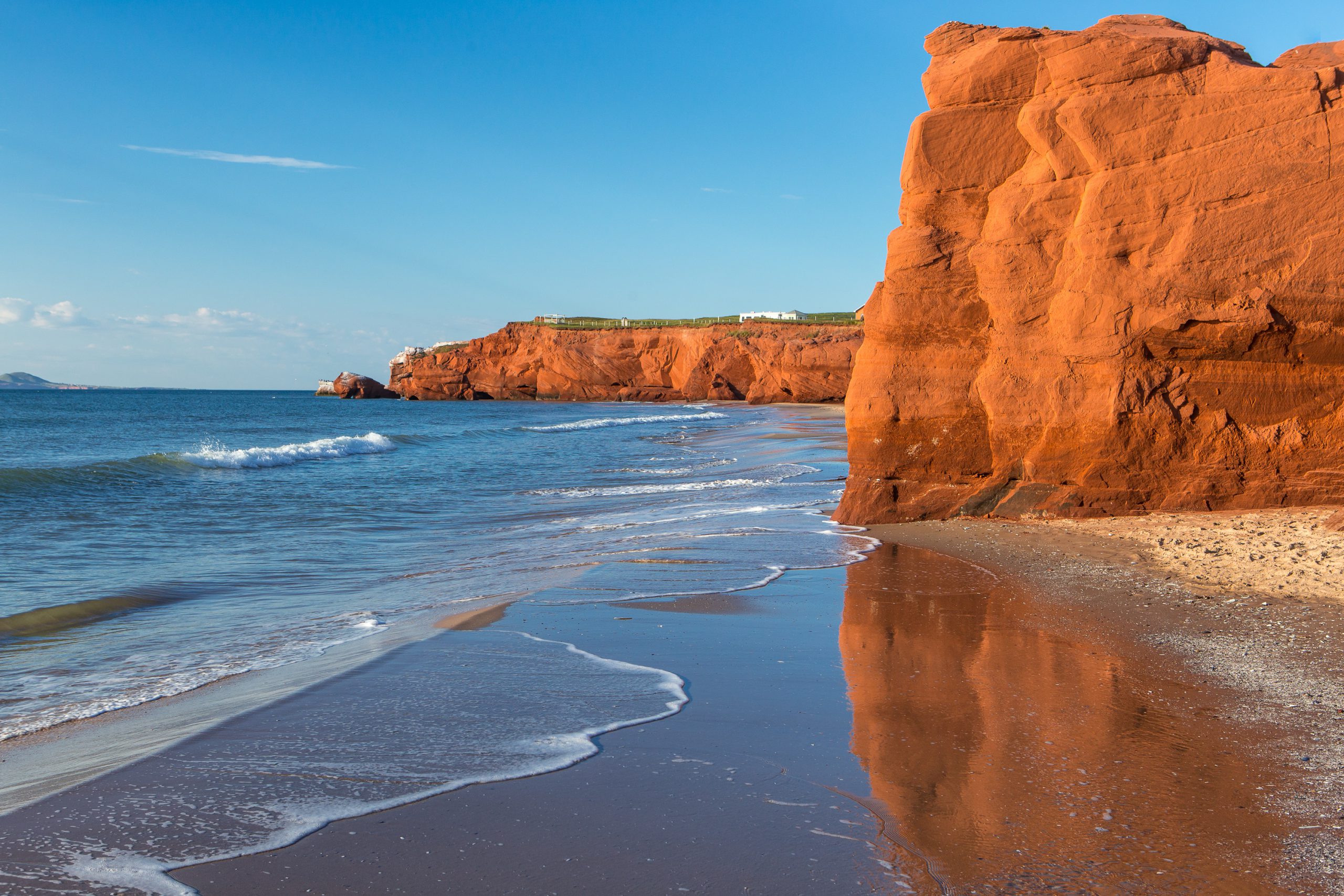 ÃƒÅ½les de la Madeleine, Red cliff, beach, sea