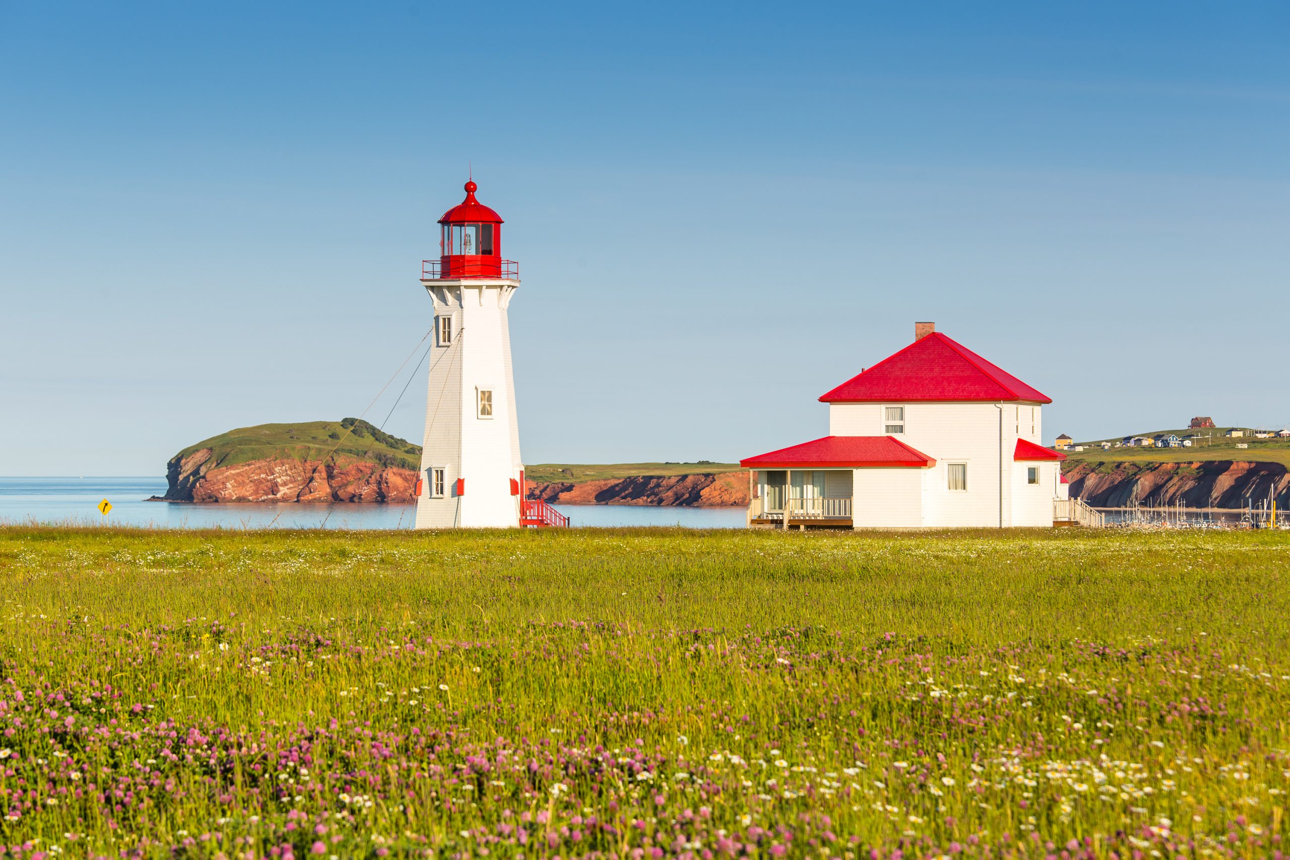 ÃƒÅ½les de la Madeleine, Havre-Auvbert, white and red, Anse-ÃƒÂ -la-Cabane Lighthouse - Havre-Aubert