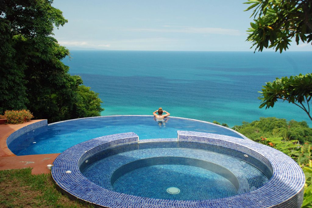 Infinity Pool Anamaya