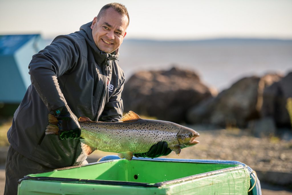 NPT Kurt Samways loading a fish into a tank to be lifted to the river by helicopter CREDIT Nigel Fearon Photography