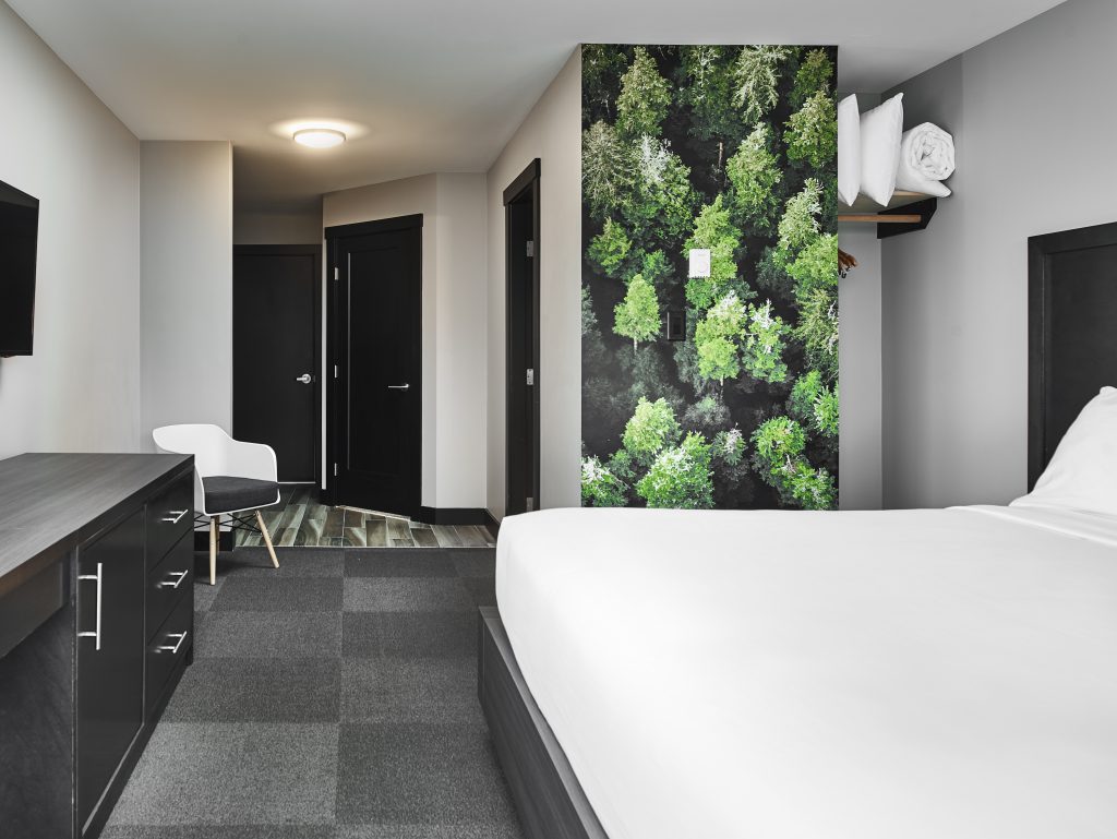 Room_Tofino Resort + Marina