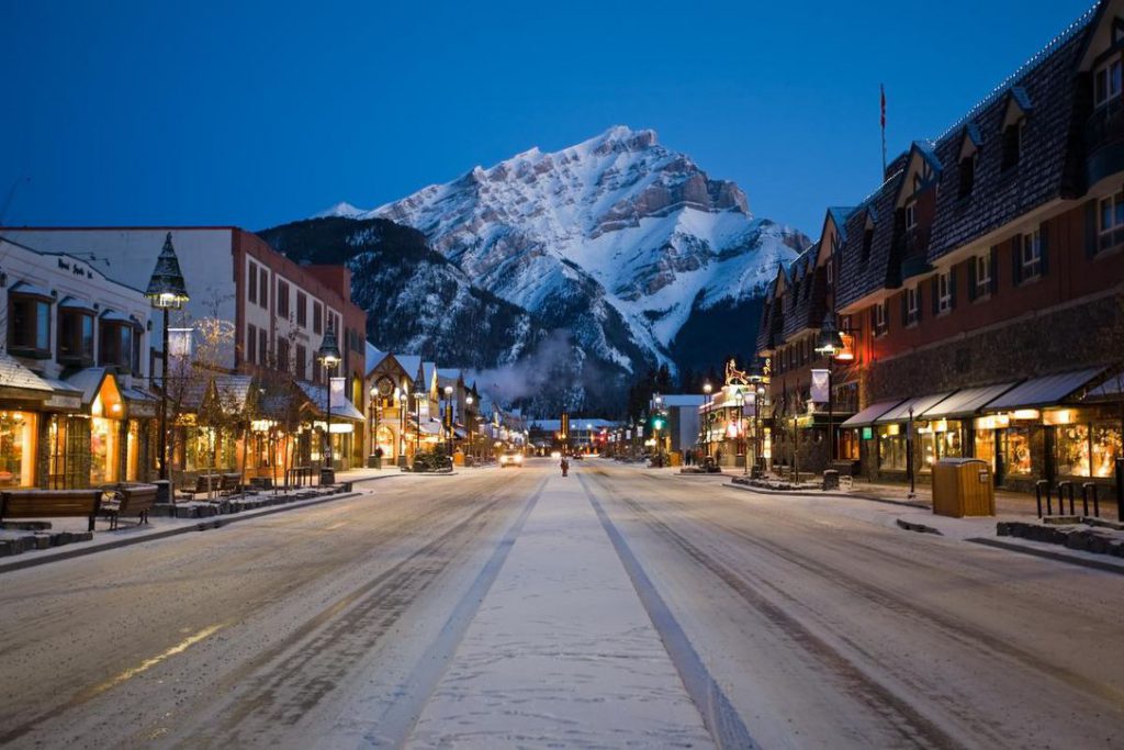 banff_avenue_credit_paul_zizka_banff_lake_louise_tourism
