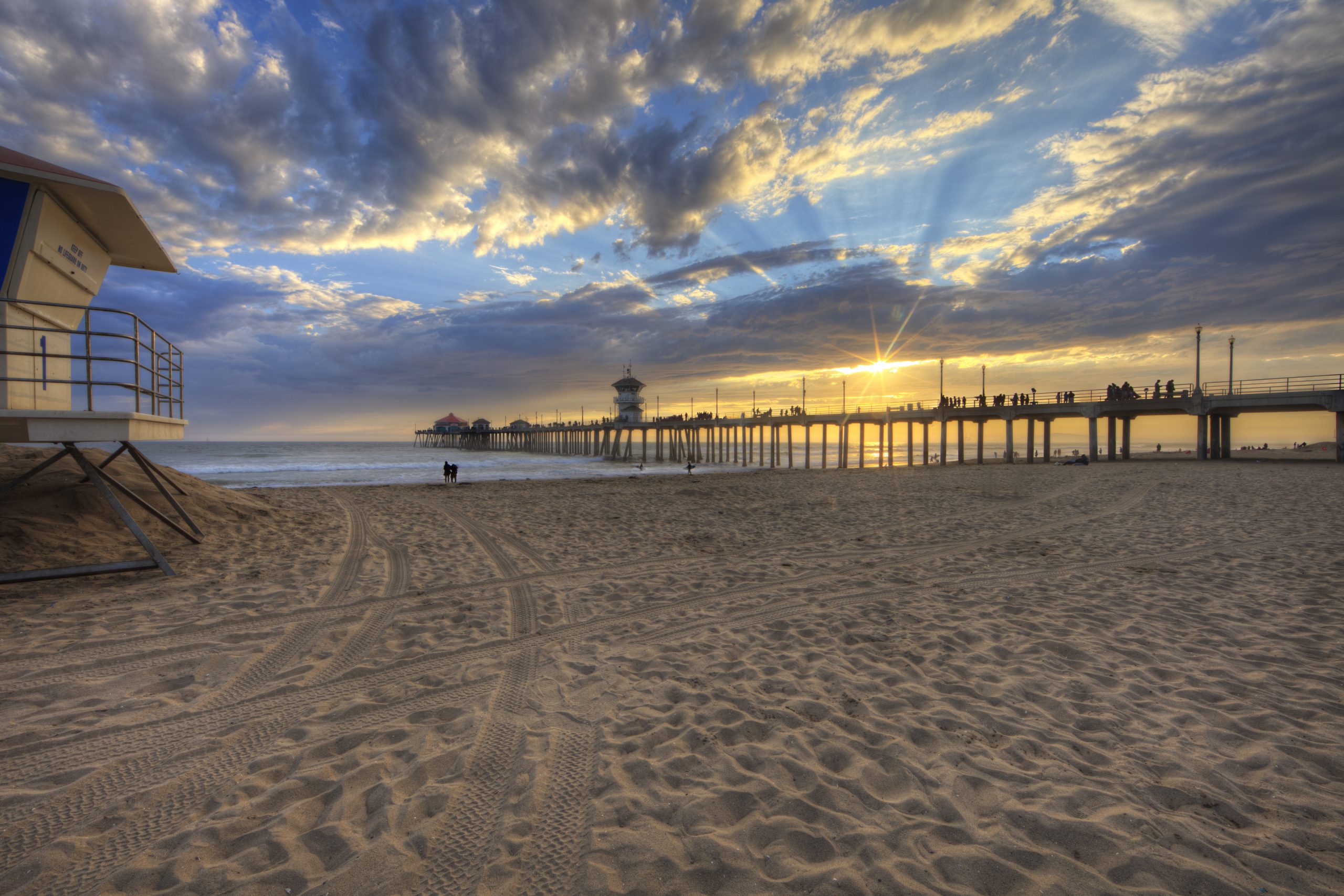 HB Pier and Lifeguard Tower