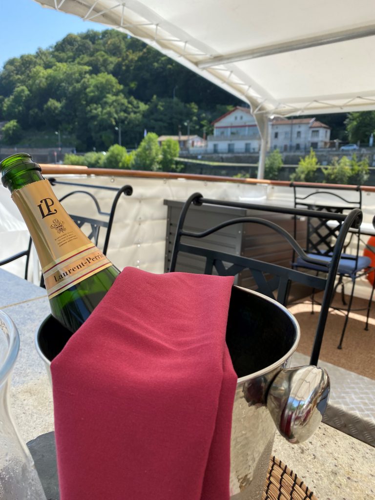 champagne_flows_as_we_cruise_down_the_soane_river_on_the_napoleon