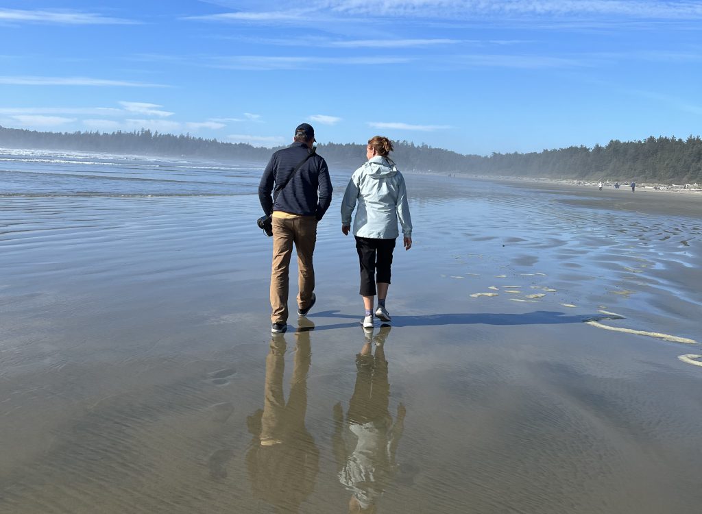 tofino_walking_the_beach_at_cox_bay