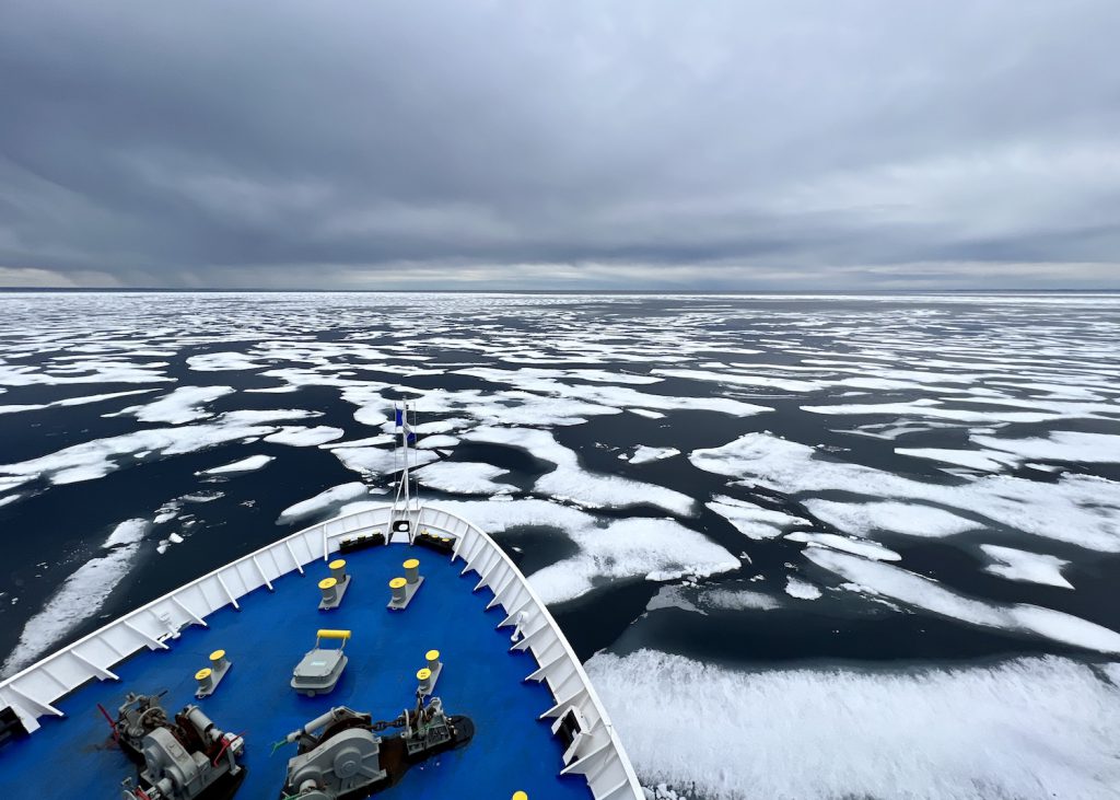 mv_ocean_endeavour_plowing_through_ice_in_lancaster_sound_credit_jennifer_bain