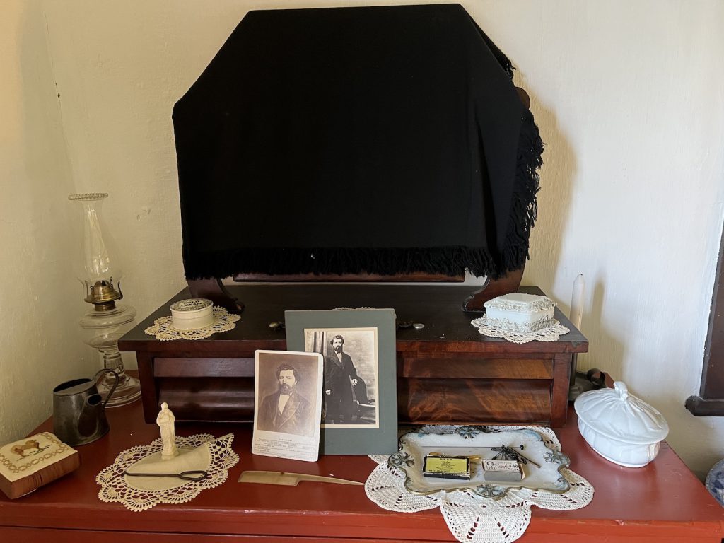 rhnhs-mourning_louis_riel_credit_jennifer_bain