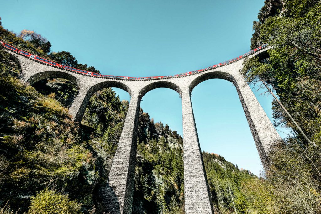 train-on-the-landwasser-viaduct-graubuenden_64131